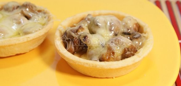 Тарталетки с грибами и сыром