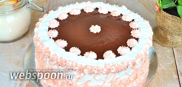 Шоколадный торт со сливочным кремом