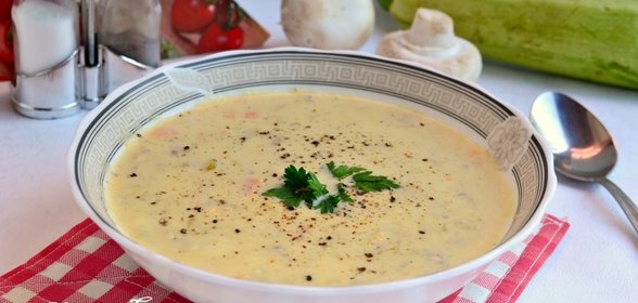 Суп-пюре с кабачками, шампиньонами и плавленым сыром