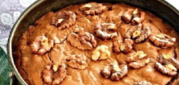 Шоколадный пирог с грецкими орехами
