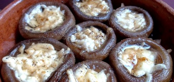 Шампиньоны, запеченные с сыром в духовке