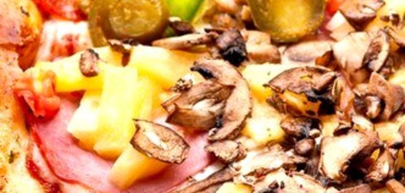 Пицца с грибами и зеленью
