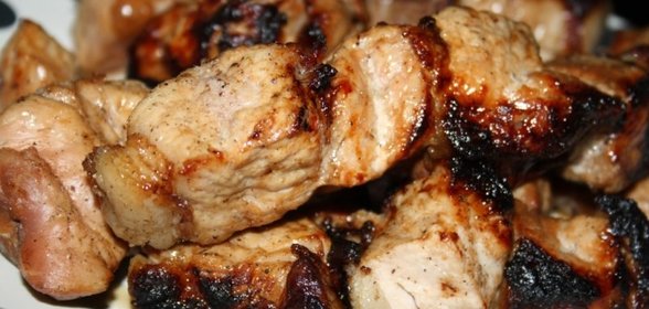 Простой рецепт вкусного и сочного шашлыка из свиной корейки на кости