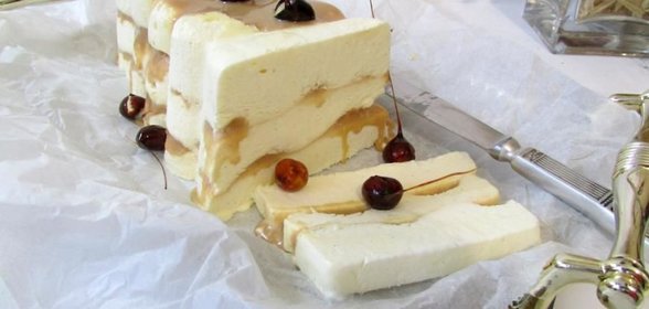 Ванильно-карамельное парфе с морской солью и орехами