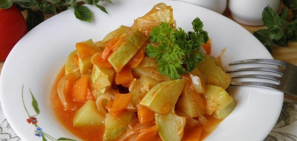 Кабачки под томатным соусом