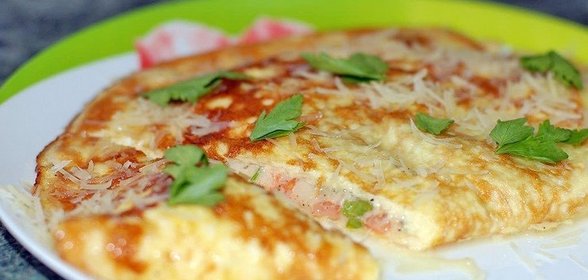 Омлет с зеленью и помидорами