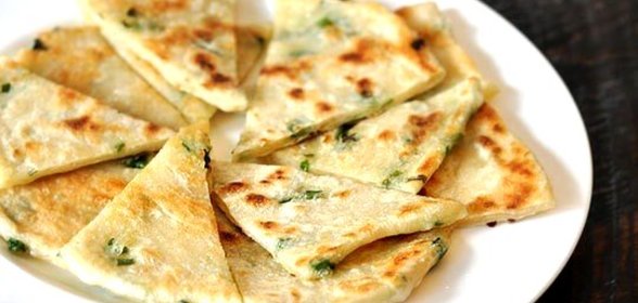 Вегетарианские блинчики с зеленым луком