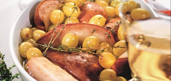 Фрукты, запеченные в вине