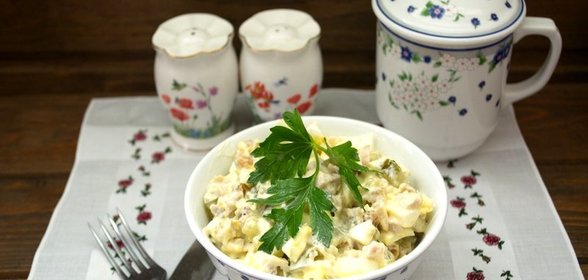 Салат с курагой и курицей