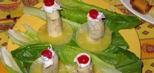 Салат детский на день рождения Бананы-свечи