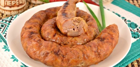 Домашняя колбаса с французской горчицей и луком