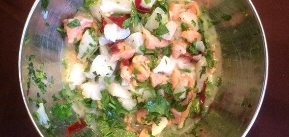 Быстрое севиче из семги, креветок и гребешка