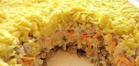 Слоеный салат с грибами