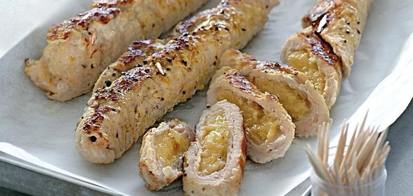 Рулеты из индейки с бананами в йогуртово-лимонном соусе