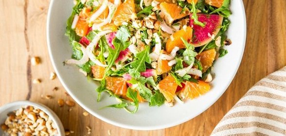 Салат с рукколой, апельсином и фенхелем