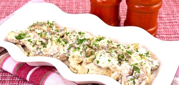 Грибы в сметане