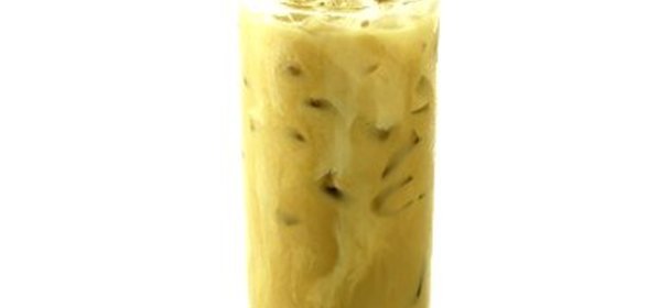 Кофейный милкшейк с авокадо по‑индонезийски (Es Alpukat)