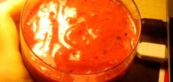 Смузи с грейпфрутом, бананом и клюквой