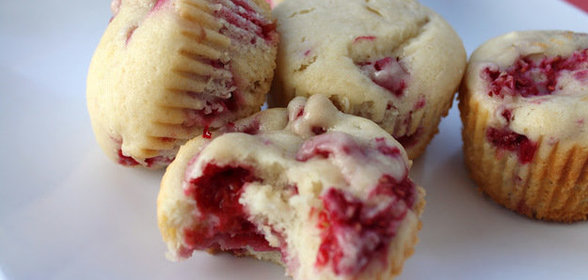 Малиновые маффины со сливочным сыром