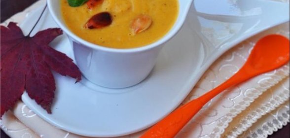 Крем-суп из тыквы и картофеля с печеным чесноком и имбирем