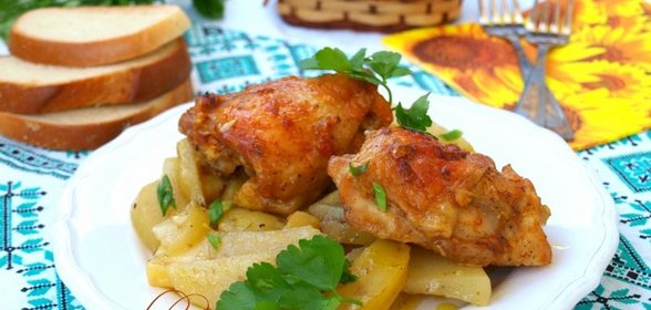 Куриные бёдрышки запечённые с картофелем