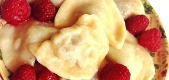Постные вареники с малиной