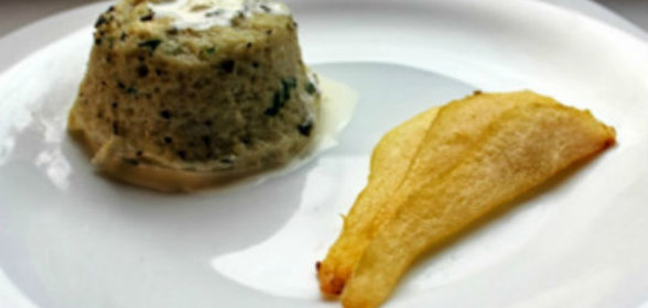 Дважды запеченное суфле Горгонзолла и карамелизованная груша