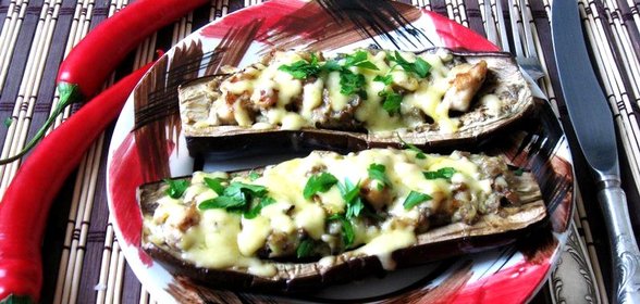 Баклажаны с мясом и грибами