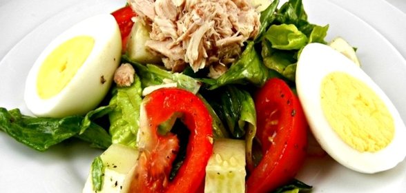 Салат с айсбергом и тунцом