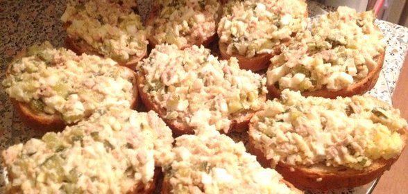 Гренки с печенью трески