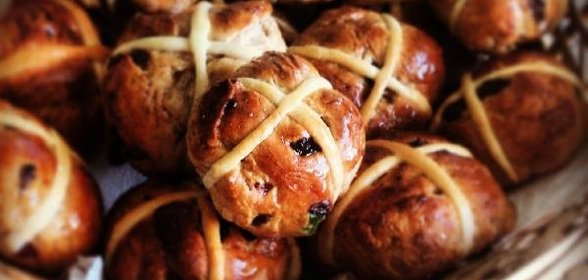 Английские пасхальные булочки