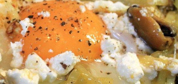 Яичница с мидиями и фетой