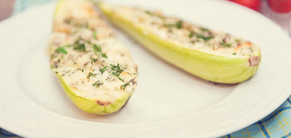 Кабачки, фаршированные творогом