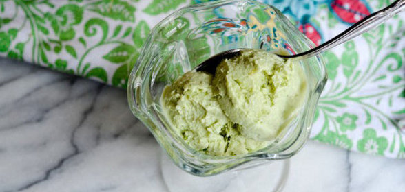 Йогуртовое мороженое с авокадо и огурцом