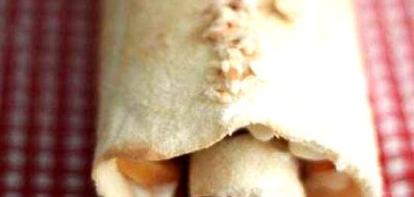 Бисквитный рулет с сыром