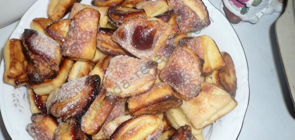 Песочное печенье на маргарине с творогом Поцелуйчики