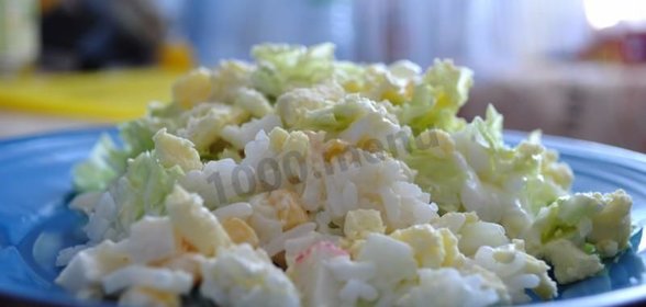 Салат с крабовыми палочками огурцом и китайской капустой