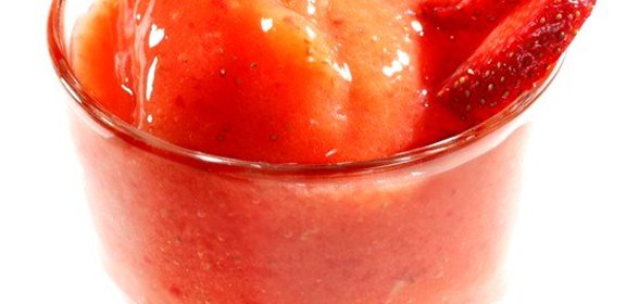 Коктейль из манго и клубники