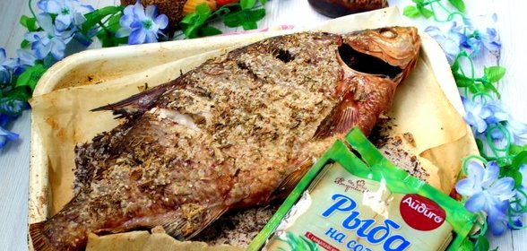 Лещ, запеченный на розовой соли с эстрагоном