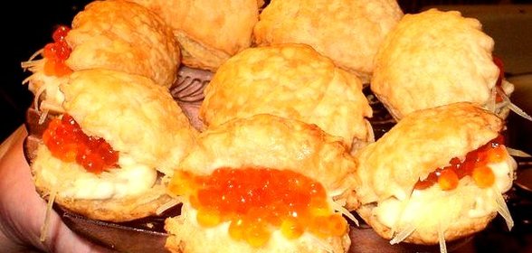 Тарталетки с сырной начинкой и икрой