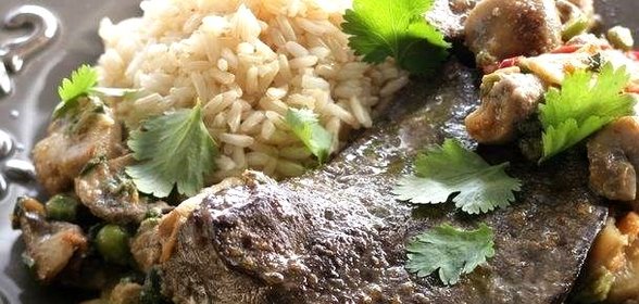 Жареная печень с грибами в азиатском стиле