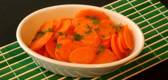 Морковь тушеная, с петрушкой