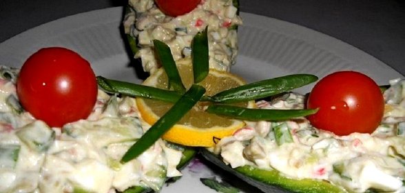 Салат с авокадо и крабовым мясом