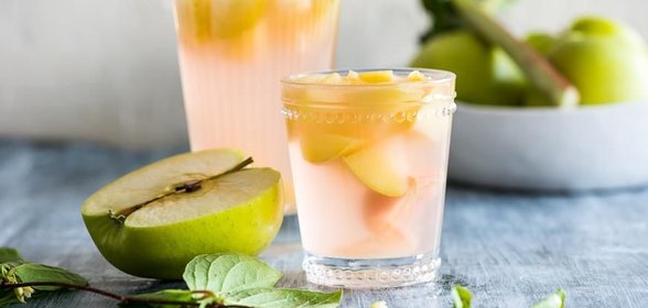 Компот из ревеня и яблок