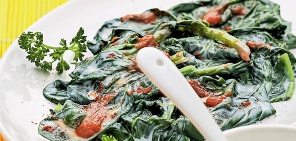 Салат с йогуртом и шпинатом