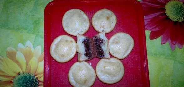 Двухцветные кексы с шоколадной начинкой