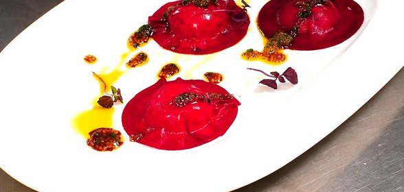 Свекольные равиоли с лососем