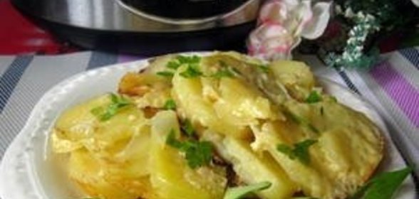 Картофель запеченный в сливках с сыром и чесноком