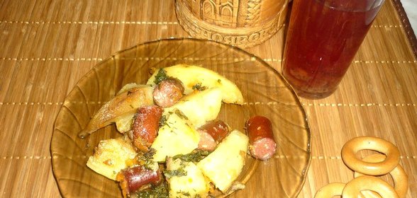 Охотничьи колбаски с картофелем на сковороде