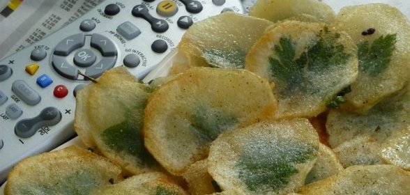 Картофельные чипсы с петрушкой